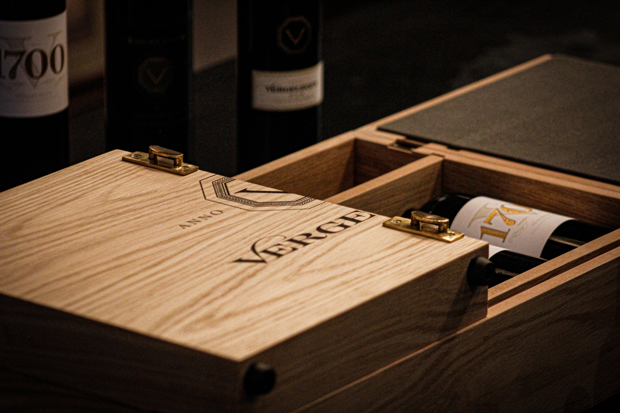 Vergelegen V1700 (2015) - Collectors Box and 6 Bottles of V1700